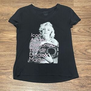 Marilyn Monroe V-neck Tshirt Black Icon Actress Fashionista Blonde Dreamer Large